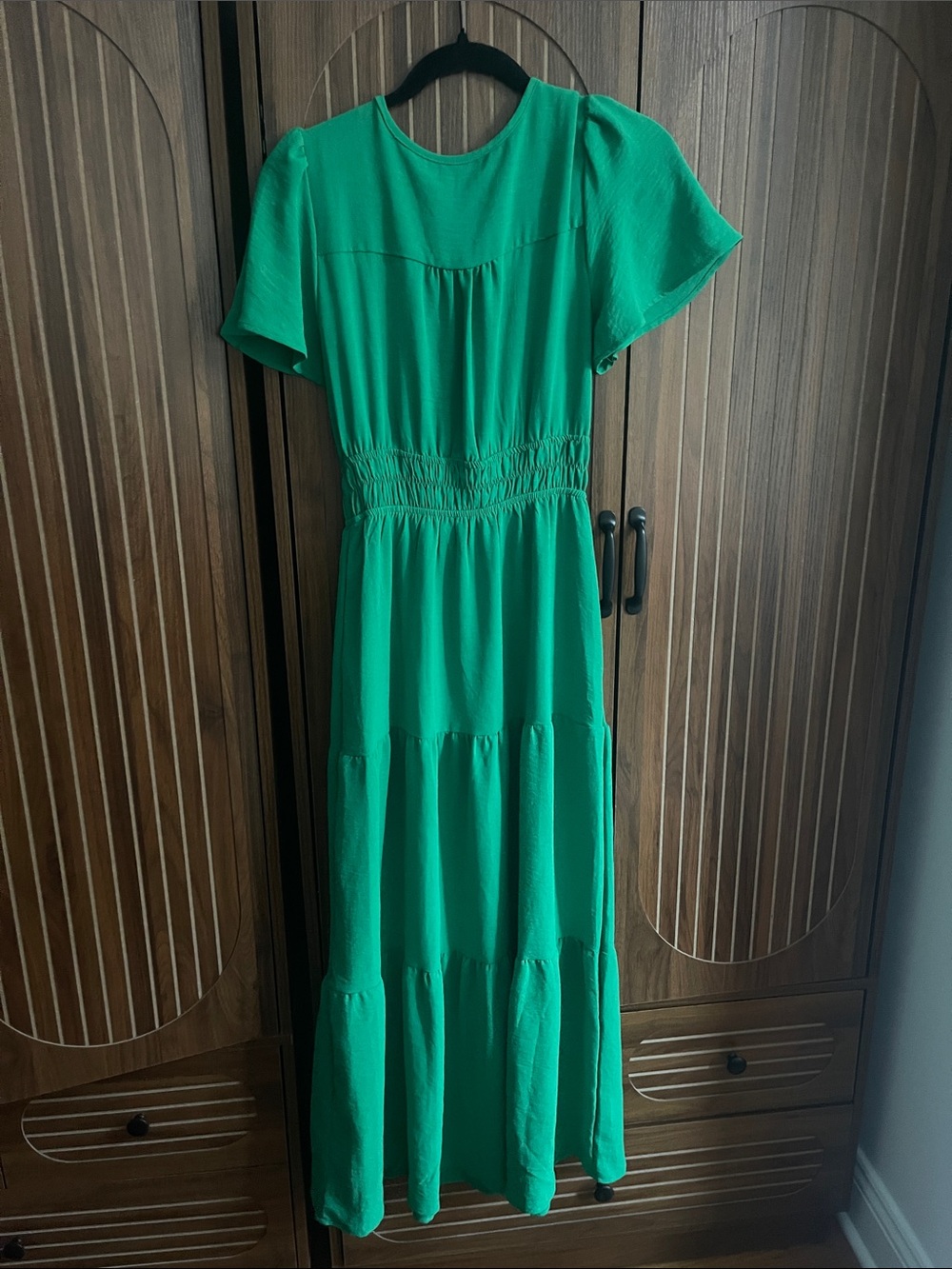 Emerald Green Flutter Sleeve Maxi Dress - Picture 3 of 5